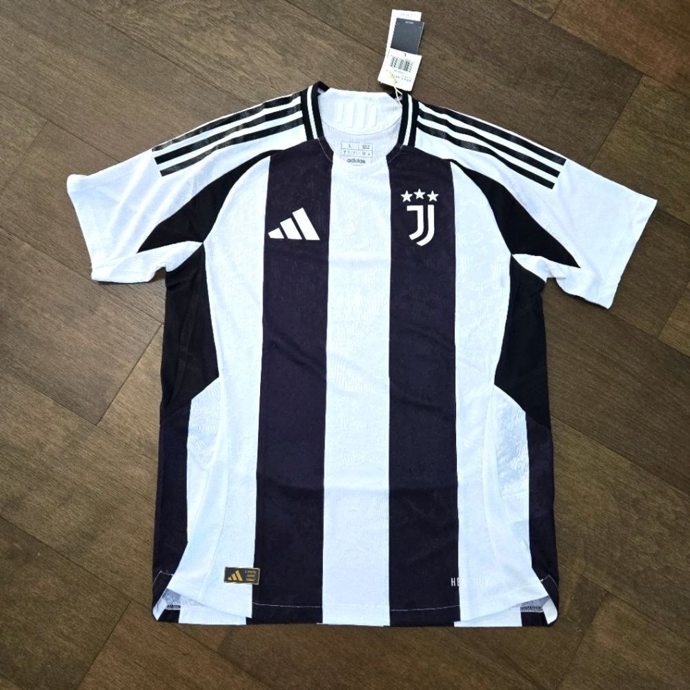JUVENTUS Home soccer jersey 24/25 new with tags Authentic ADIDAS L